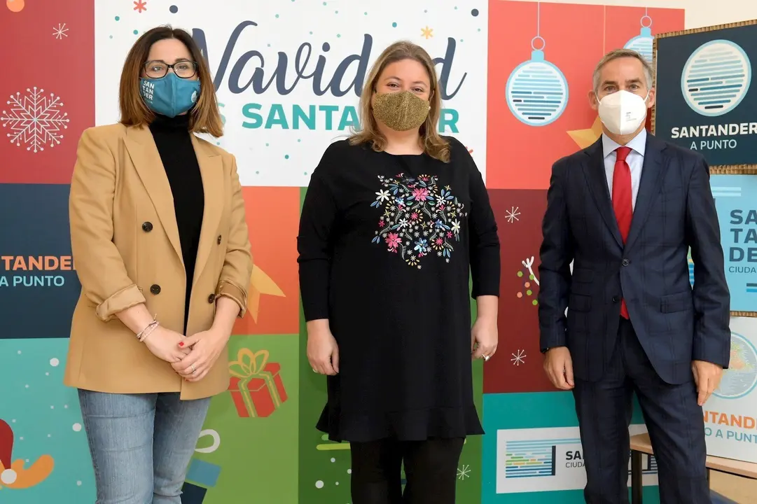 De izquierda a derecha: La concejalas del Ayuntamiento de Santander Miriam D&iacute;az y Lorena Guti&eacute;rrez y el director de Instituciones del Banco Santanter, Dami&aacute;n Yruela