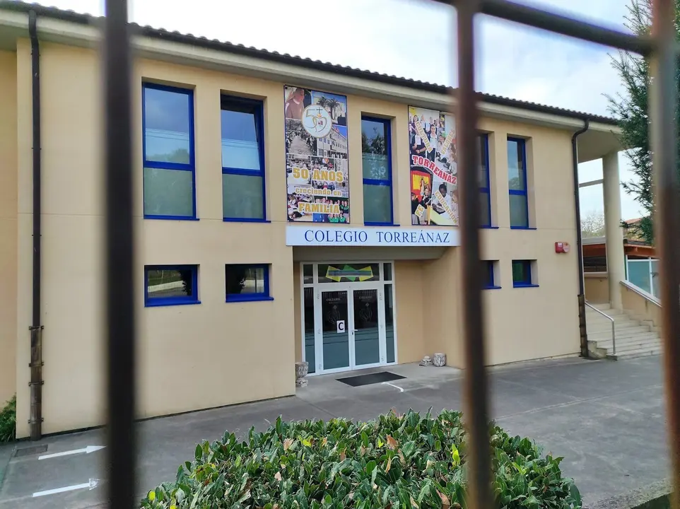 Colegio Torr&aacute;nz, de &Aacute;naz (Medio Cudeyo)