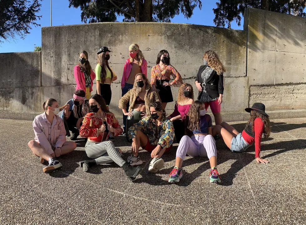 Bailarines de la obra 'Distancia'