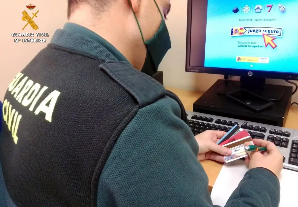 Rdo. Nota De Prensa Guardia Civil (Se Esclarce Que Una Denuncia Por Cargos Procentes De Juegos Online, Los Hab&iacute;a Realizado La Pareja Del Denunciante)