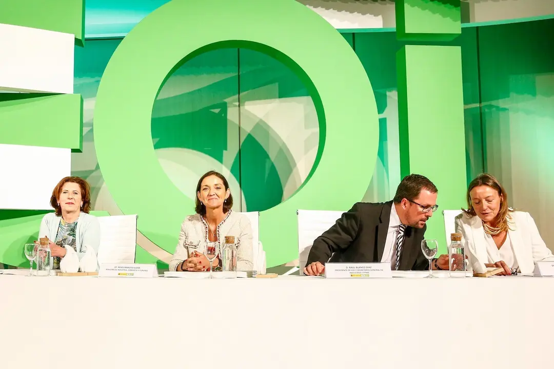 La ministra de Industria, Comercio y Turismo en funciones, Reyes Maroto, clausura el curso de la Escuela de Organizaci&oacute;n Industrial 2018/2019