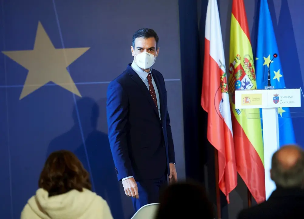 El presidente del Gobierno, Pedro S&aacute;nchez, a su llegada a la Capilla del Seminario Mayor de Comillas, Cantabria.