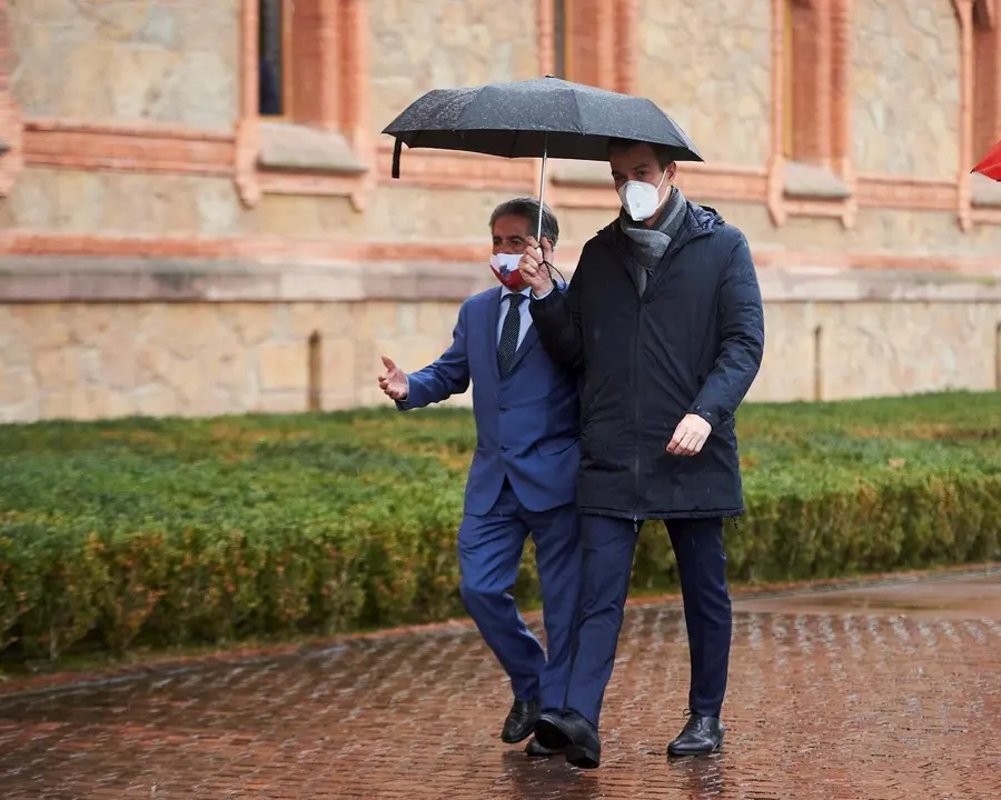 El presidente de Cantabria, Miguel &Aacute;ngel Revilla, y el presidente del Gobierno de Espa&ntilde;a, Pedro S&aacute;nchez
