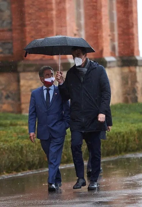 El presidente de Cantabria, Miguel &Aacute;ngel Revilla, y el presidente del Gobierno, Pedro S&aacute;nchez