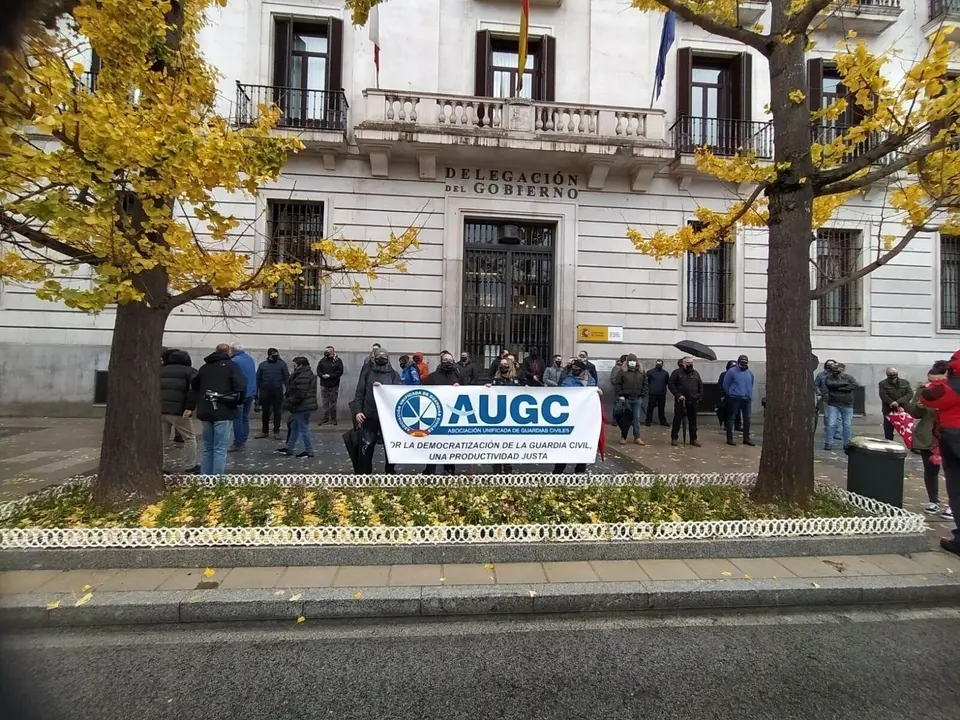 Concentraci&oacute;n de guardias civiles en contra del reparto previsto de la productividad