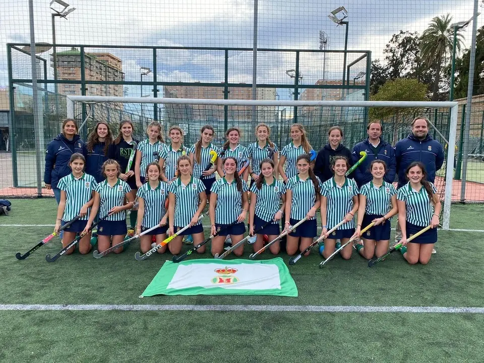Equipo juvenil femenino de hockey hierba de la Real Sociedad de Tenis de La Magdalena