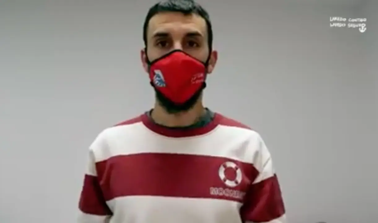 jugador charles mascarilla