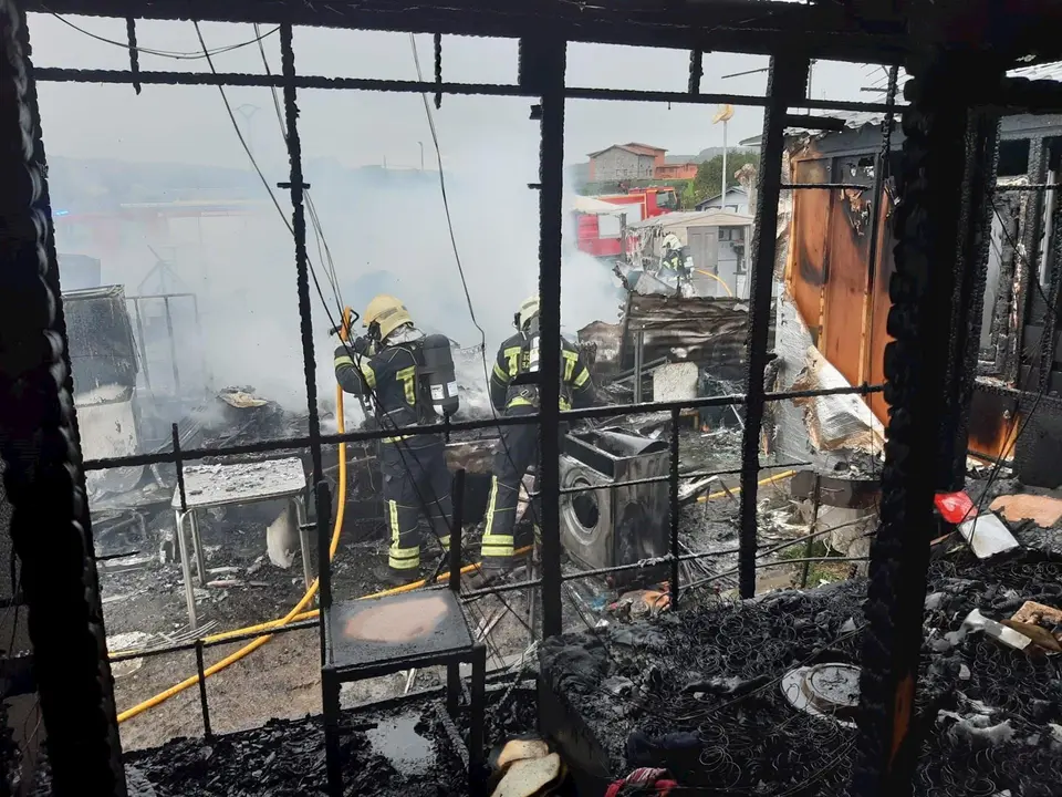Incendio en un camping de Ajo (Bareyo)