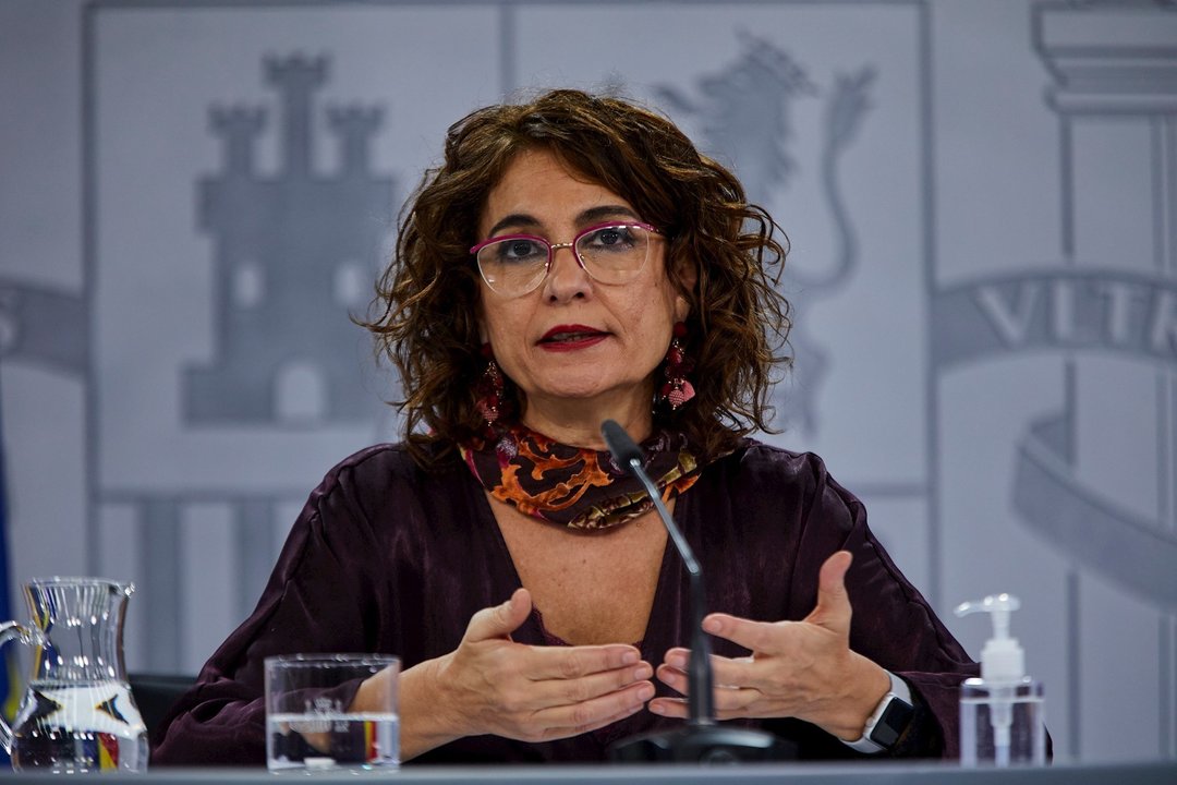 La ministra portavoz y de Hacienda, María Jesús Montero, comparece en rueda de prensa tras el Consejo de Ministros celebrado en Moncloa, Madrid (España), a 9 de diciembre de 2020.