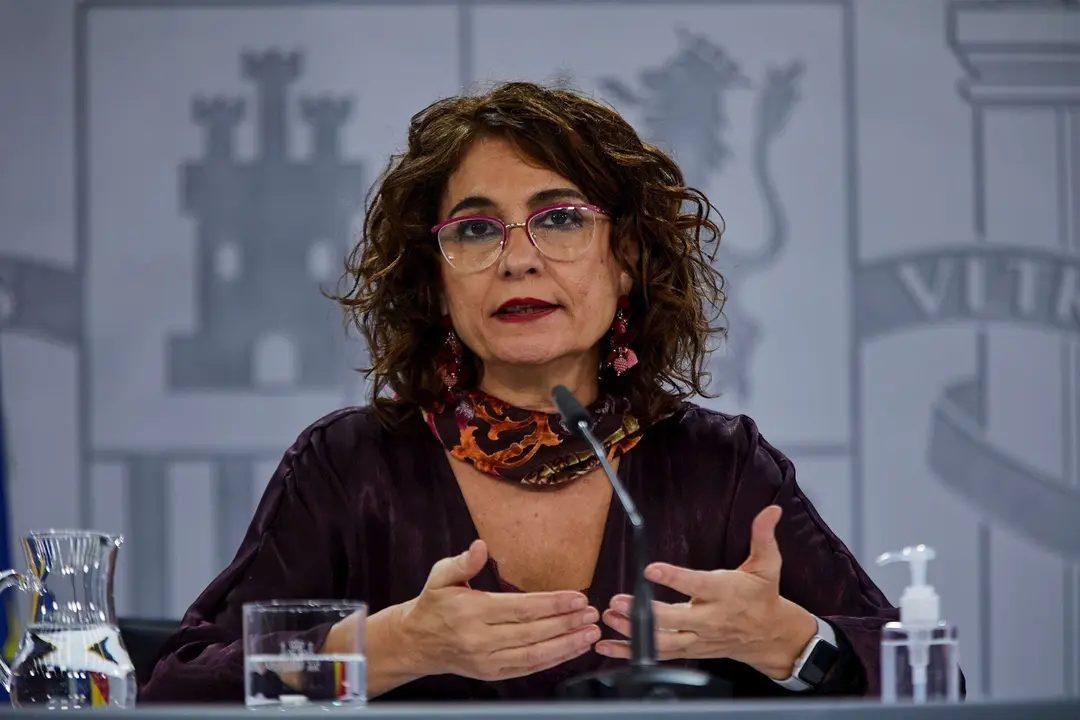 La ministra portavoz y de Hacienda, Mar&iacute;a Jes&uacute;s Montero, comparece en rueda de prensa tras el Consejo de Ministros celebrado en Moncloa, Madrid (Espa&ntilde;a), a 9 de diciembre de 2020.