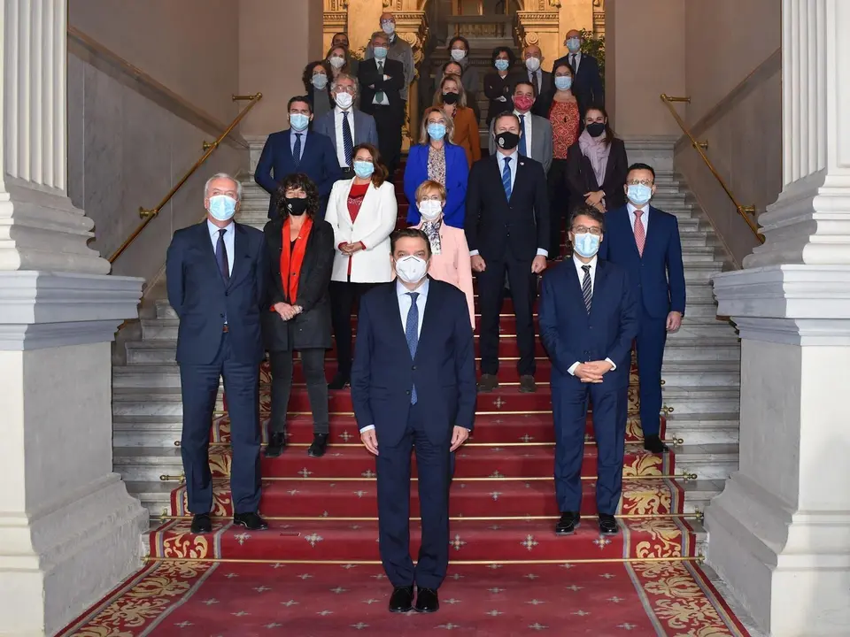 El Ministro De Agricultura, Pesca Y Alimentaci&oacute;n Y Los Consejeros Del &Aacute;rea En El Consejo Consultivo De Pol&iacute;tica Agr&iacute;cola Para La Administraci&oacute;n Comunitaria