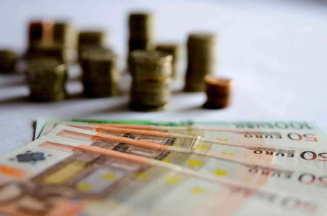 Monedas y billetes de euro.