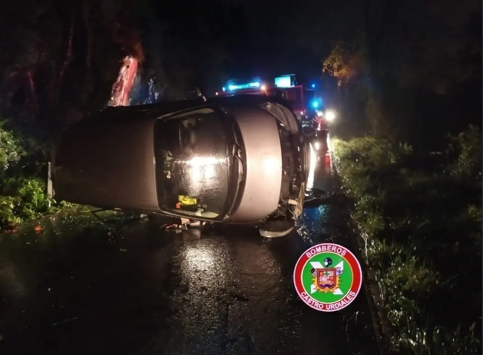 Coche volcado