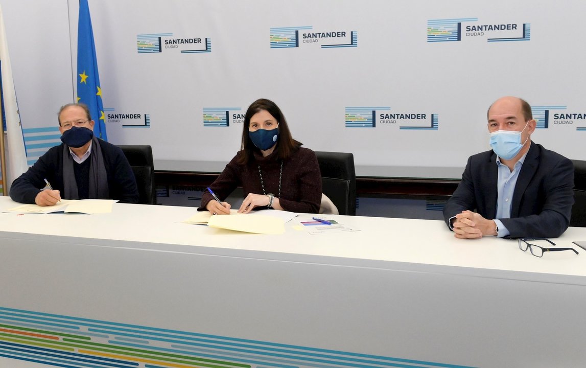 Firma del convenio entre Ayuntamiento y Plataforma Romanés
