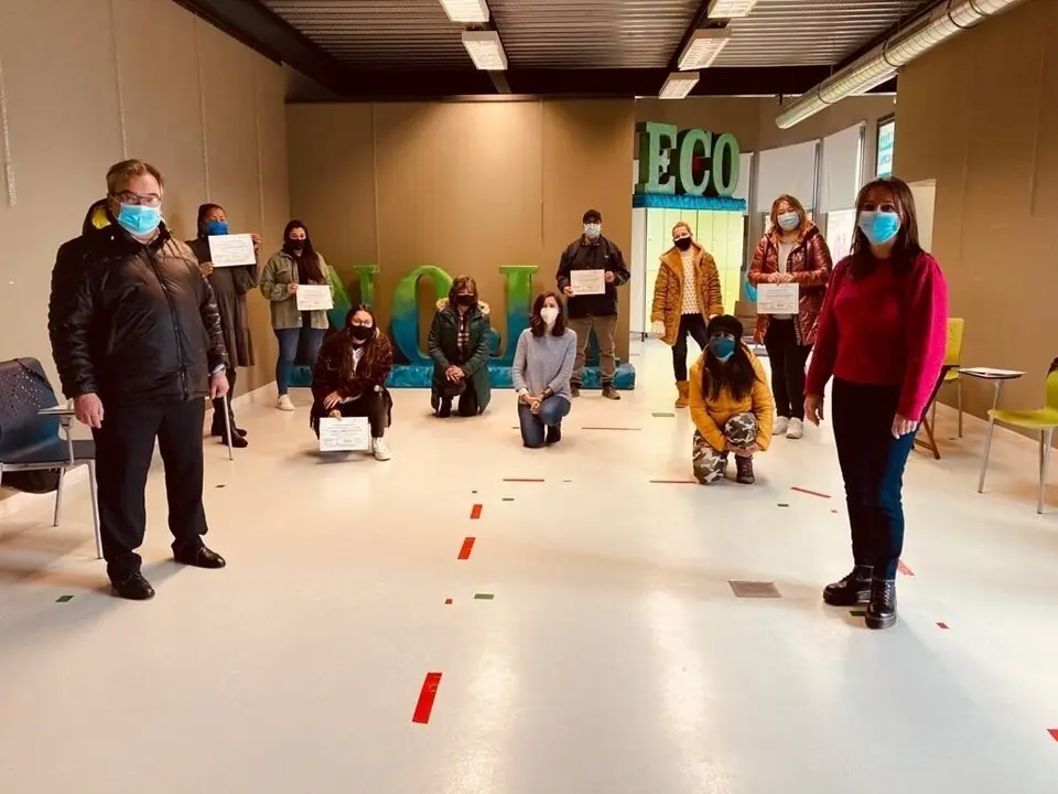 Entrega de diplomas de los cursos de asistente personal y atenci&oacute;n a personas dependientes