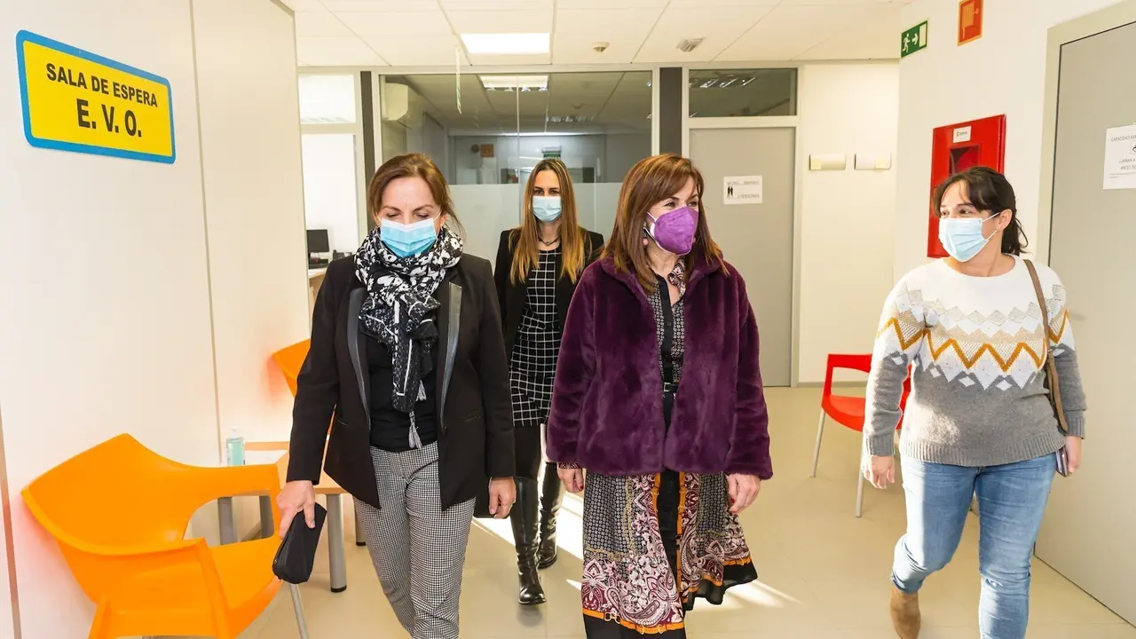 La consejera de Empleo y Pol&iacute;ticas Sociales, Ana Bel&eacute;n &Aacute;lvarez, acompa&ntilde;ada por la directora del ICASS, Mar&iacute;a Antonia Mora, asiste a la puesta en marcha del nuevo Servicio de valoraci&oacute;n de la discapacidad (EVO II)