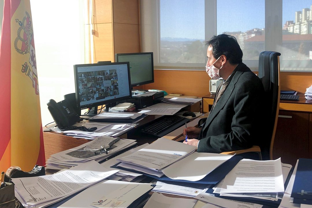 El consejero de Obras Públicas, Ordenación del Territorio y Urbanismo, José Luis Gochicoa, participa en la Junta de Gobierno de la Confederación Hidrográfica del Cantábrico