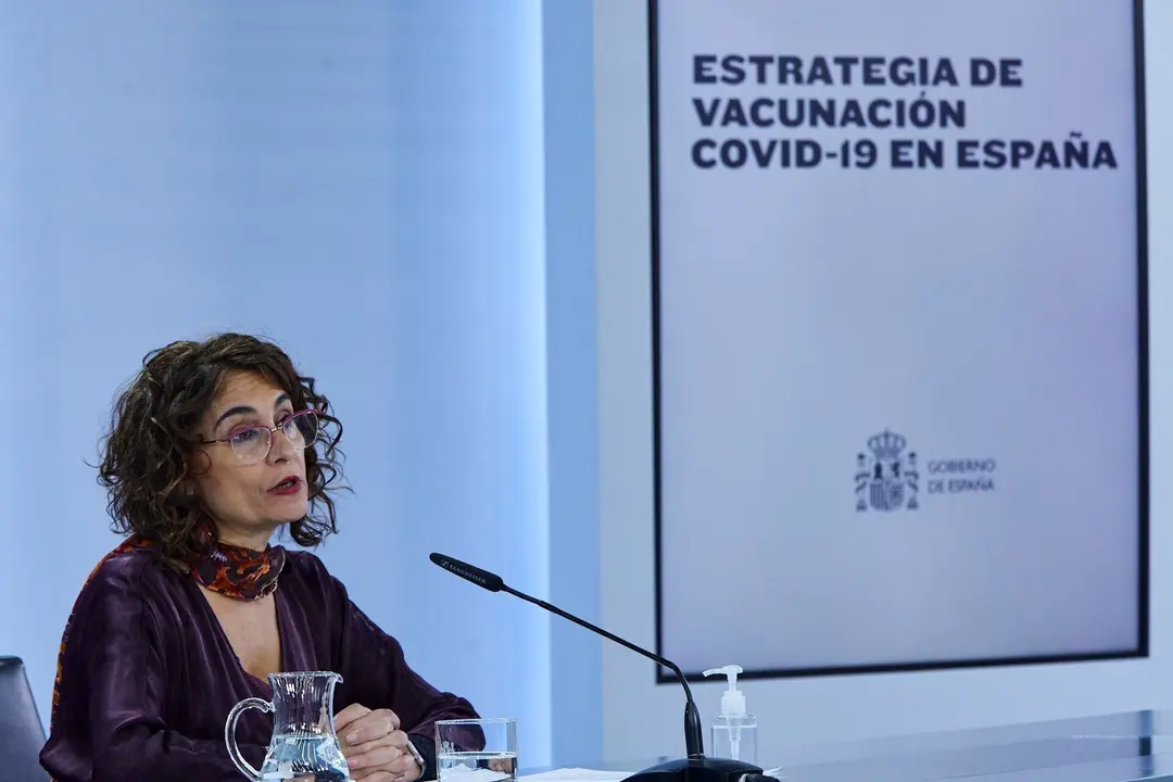 La ministra portavoz y de Hacienda, Mar&iacute;a Jes&uacute;s Montero, comparece en rueda de prensa tras el Consejo de Ministros celebrado en Moncloa, Madrid (Espa&ntilde;a), a 9 de diciembre de 2020.