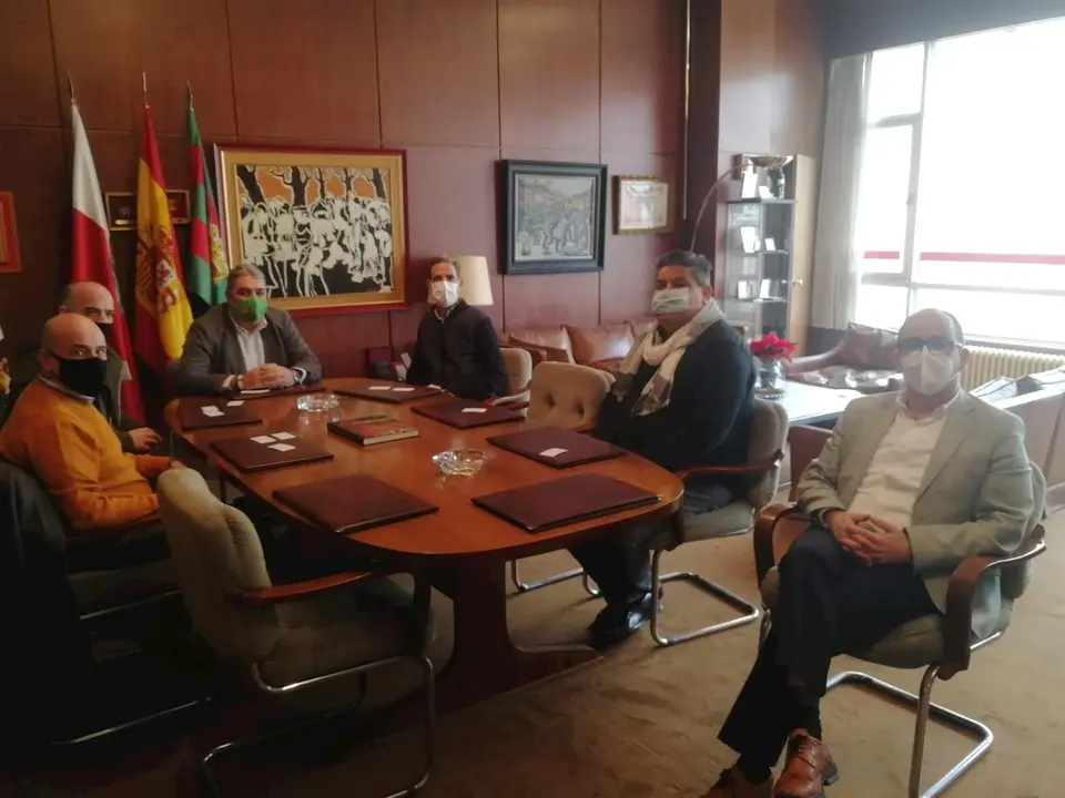 Reuni&oacute;n entre Jos&eacute; Ventura, la C&aacute;mara y el Cl&uacute;ster
