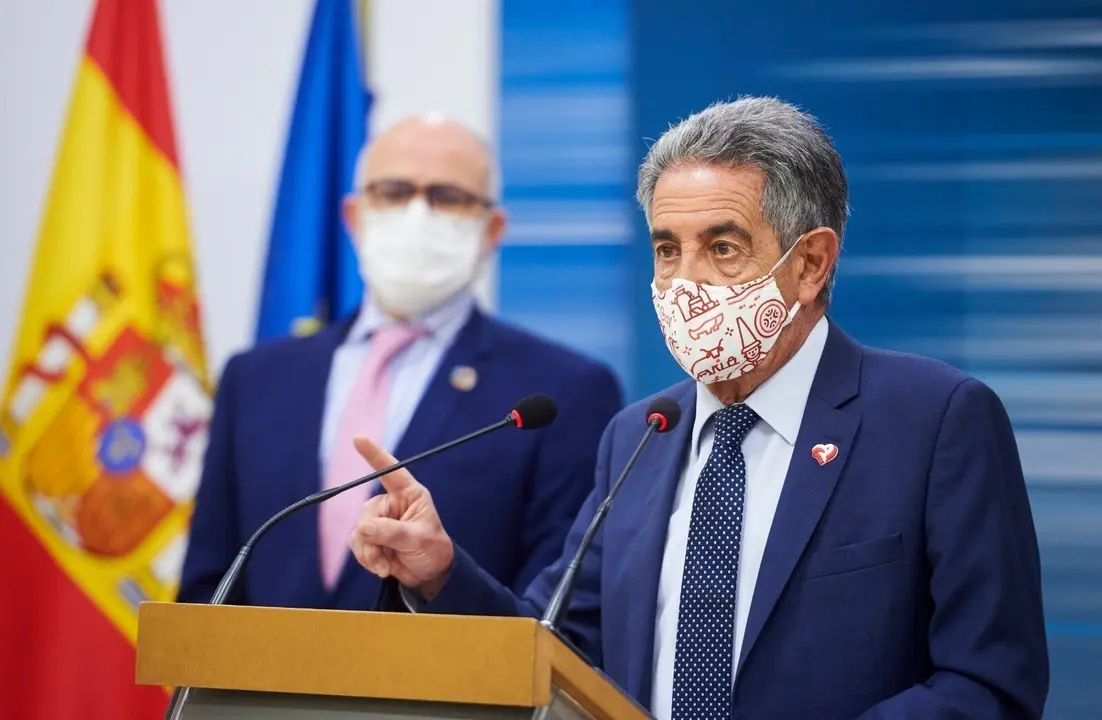 El presidente c&aacute;ntabro Miguel &Aacute;ngel Revilla y el consejero de Sanidad Miguel Rodr&iacute;guez