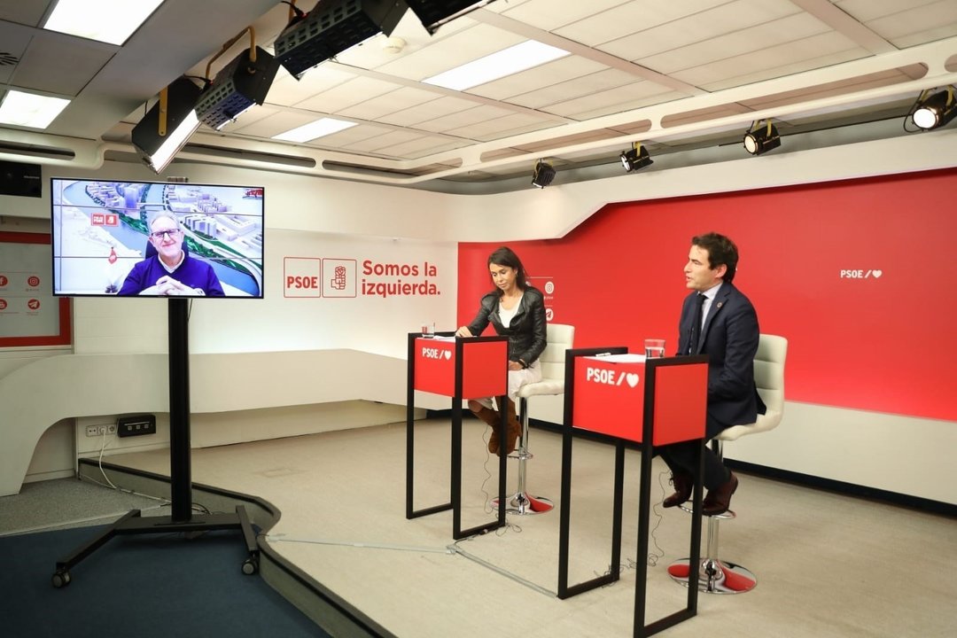 El diputado nacional del PSOE por Cantabria, Pedro Casares, en un debate sobre movilidad sostenible