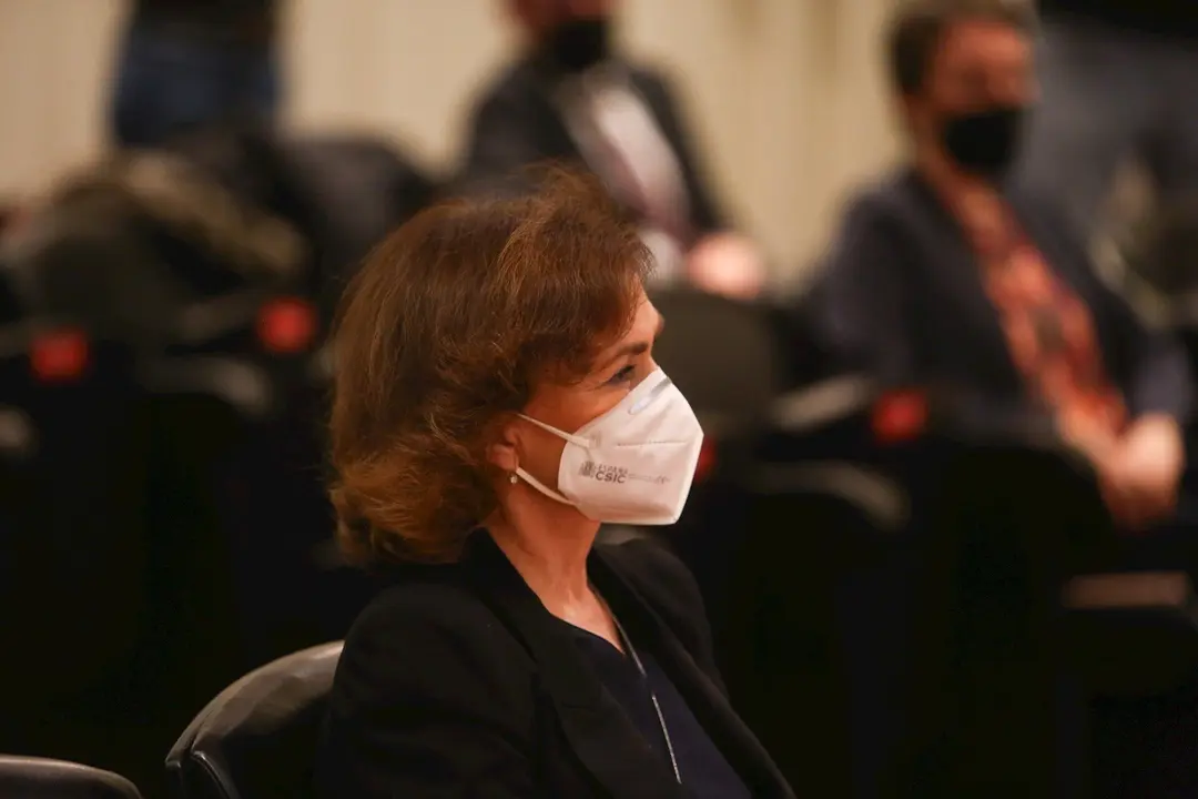 La vicepresidenta primera del Gobierno, Carmen Calvo, durante la inauguraci&oacute;n de la exposici&oacute;n "Concepci&oacute;n Arenal: la pasi&oacute;n humanista 1820-1893", en la Biblioteca Nacional, en Madrid (Espa&ntilde;a), a 15 de diciembre de 2020