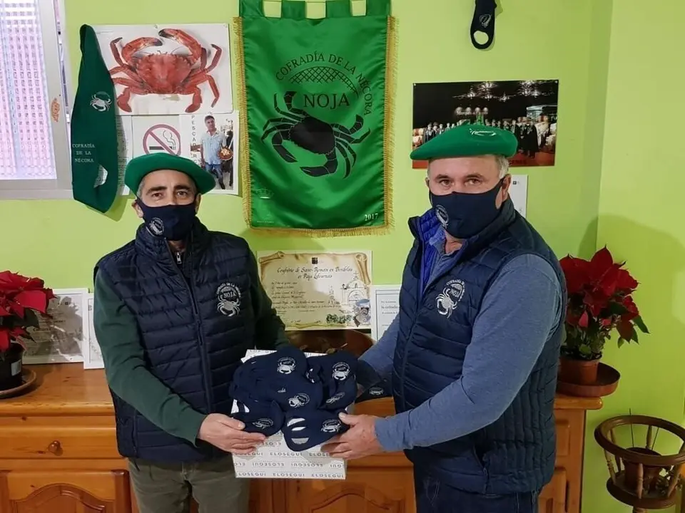 Entrega mascarillas Cofrad&iacute;a de la N&eacute;cora