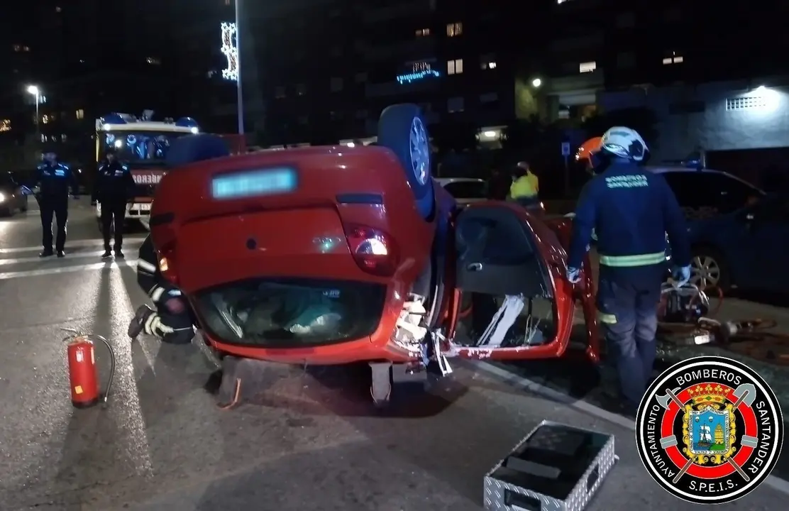 Veh&iacute;culo volcado