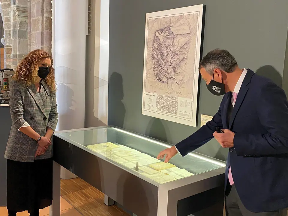 Inauguraci&oacute;n de la muestra sobre la cartograf&iacute;a de Picos de Europa