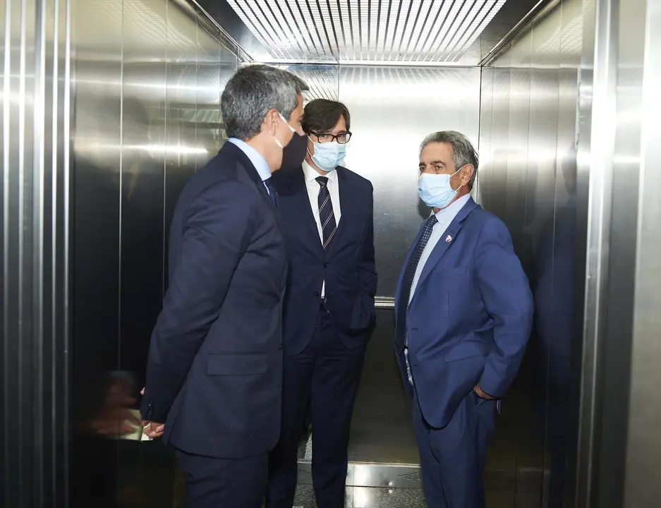 EuropaPress_3461745_ministro_sanidad_salvador_illa_presidente_cantabria_miguel_angel_revilla