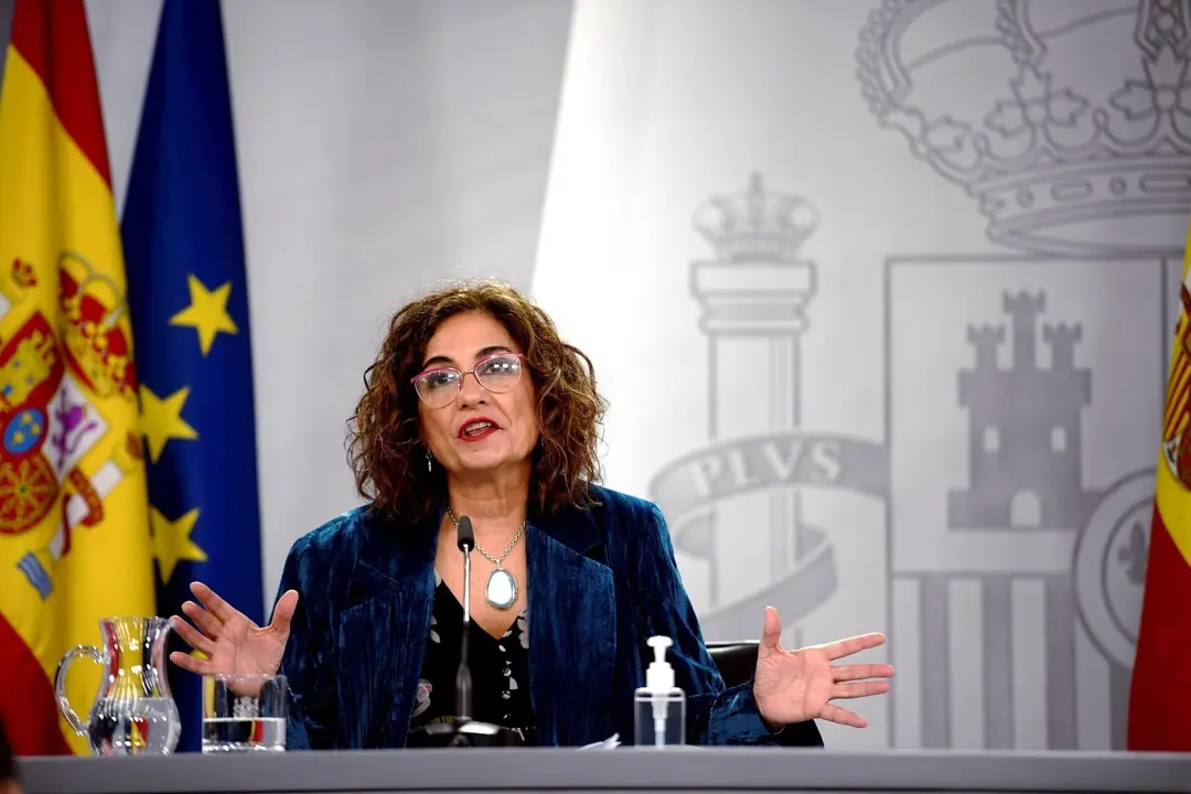 La ministra portavoz y de Hacienda, Mar&iacute;a Jes&uacute;s Montero, comparece en rueda de prensa posterior al Consejo de Ministros celebrado en Moncloa, en Madrid (Espa&ntilde;a), a 15 de diciembre de 2020.