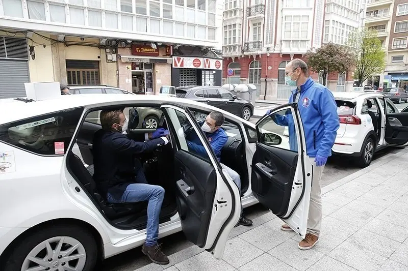 ENTREGA MAMPARAS PROTECTORAS DE TAXI.
24 ABR 20