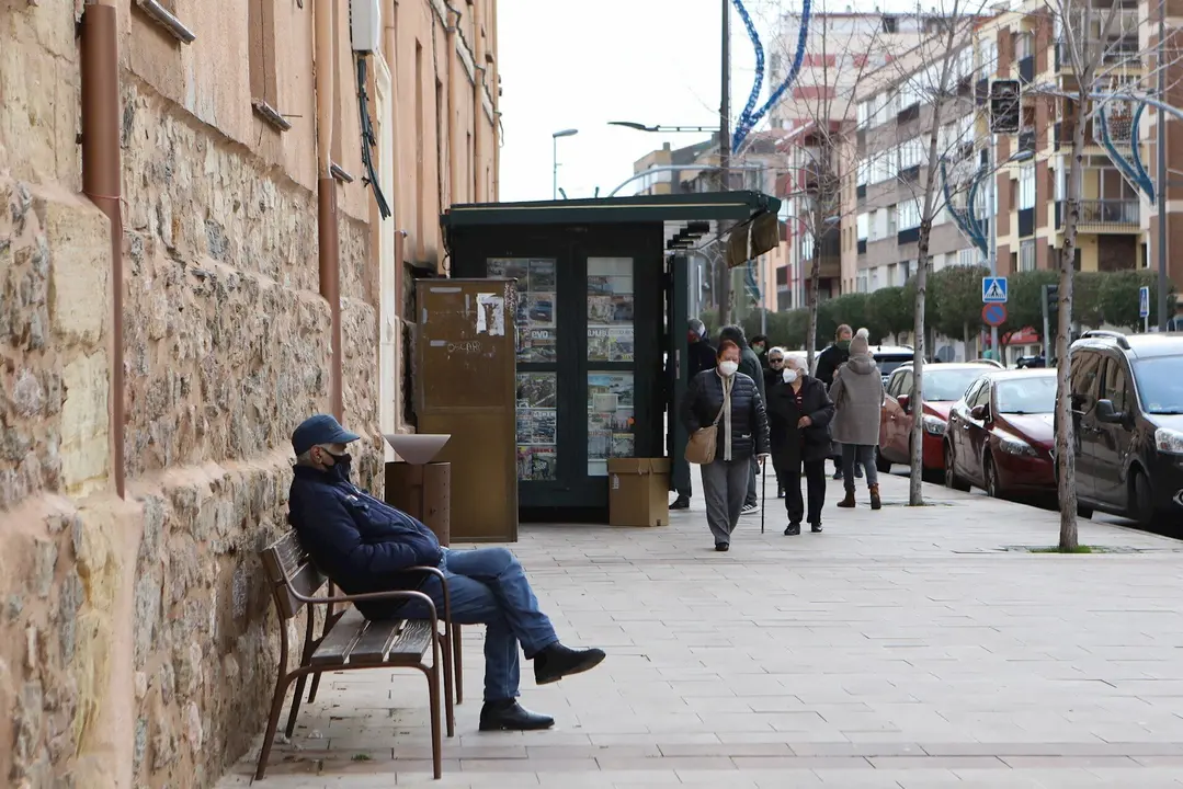 Ambiente en las calles el d&iacute;a del comienzo del invierno, en la localidad de Molina de Arag&oacute;n, Guadalajara, Castilla-La Mancha (Espa&ntilde;a), a 21 de diciembre de 2020. Hoy, que tiene lugar el solsticio de invierno, en Espa&ntilde;a hay grandes diferencias de temperat