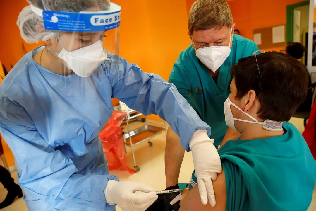 Simulacro de vacunaci&oacute;n contra el coronavirus en el CAD de Cueto