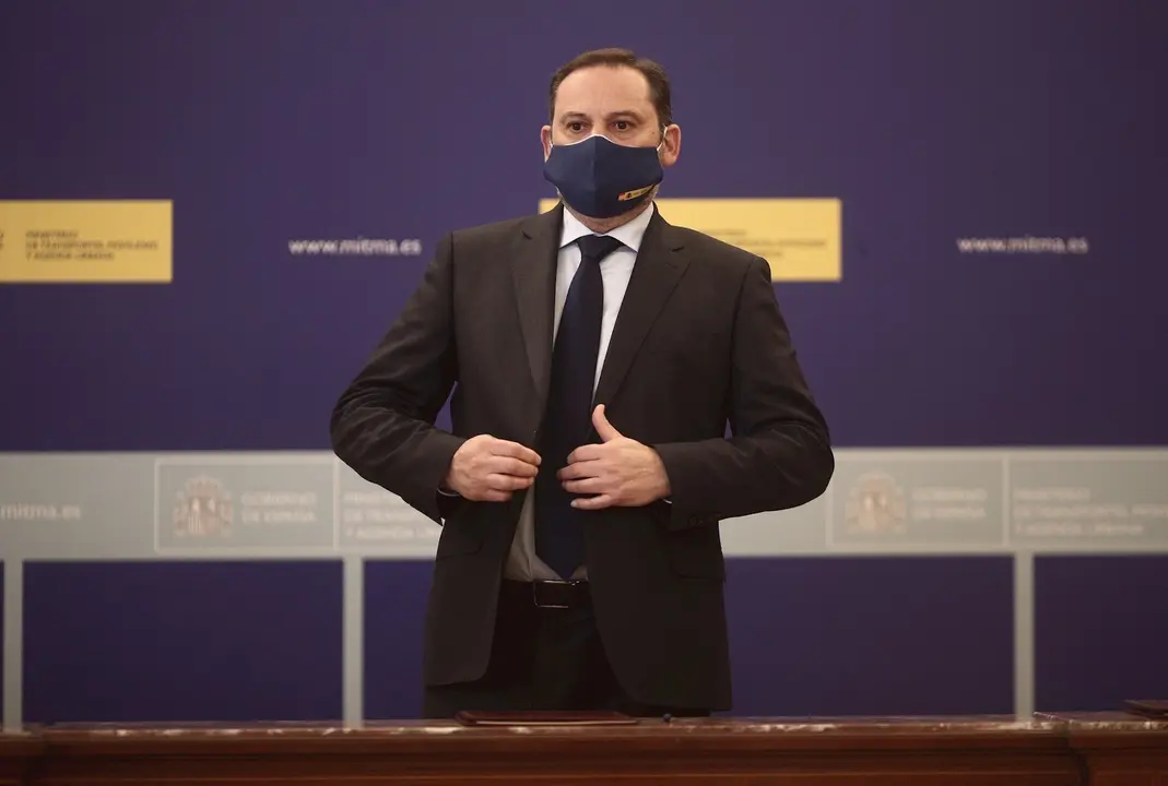 El ministro de Transportes, Movilidad y Agenda Urbana, Jos&eacute; Luis &Aacute;balos, preside el acto de firma de protocolos generales entre su Ministerio y varios ayuntamientos