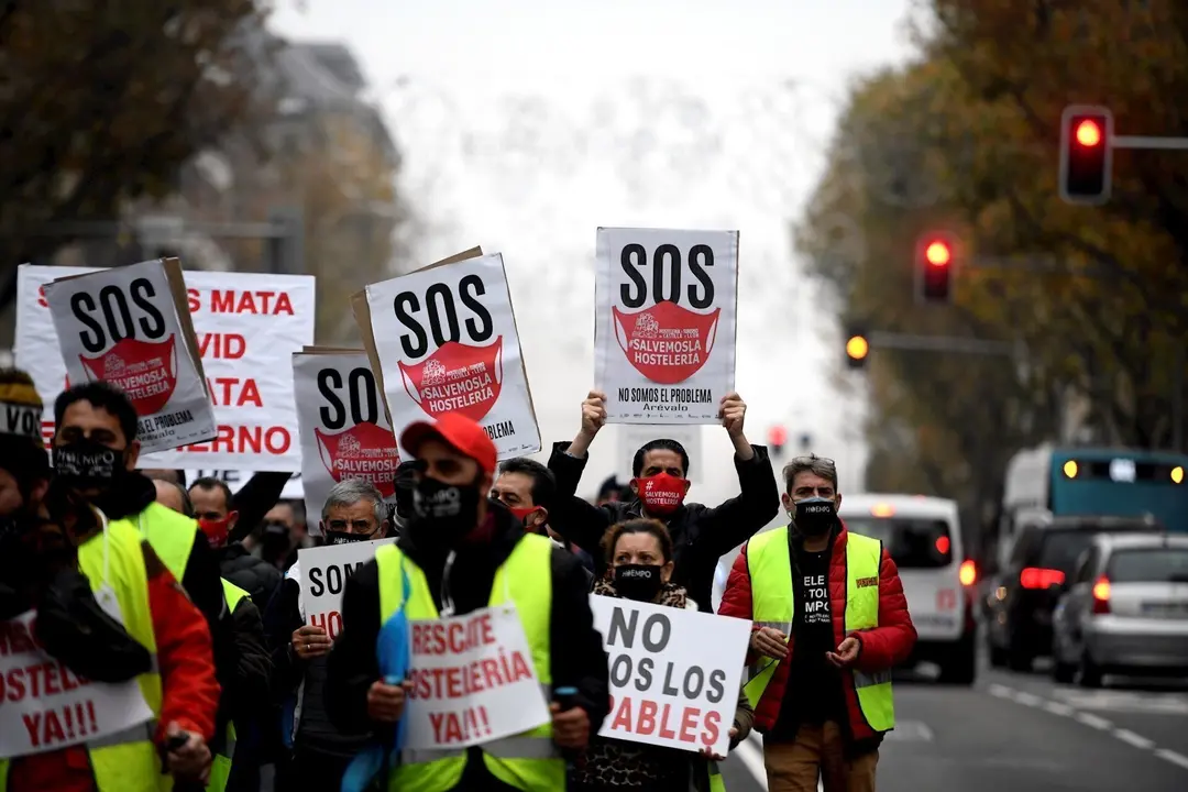 Hosteleros gallegos en su llegada a Madrid para pedir ayudas para la hosteler&iacute;a  