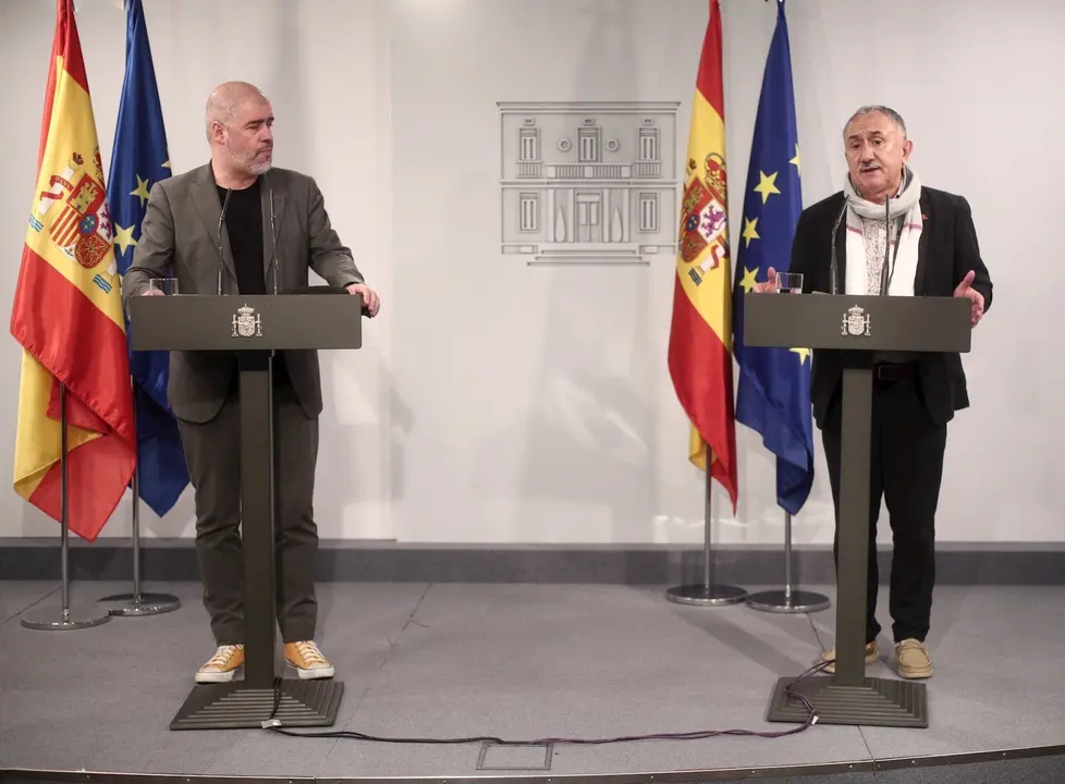 El secretario general de CC.OO., Unai Sordo, y el secretario general de UGT, Pepe &Aacute;lvarez, comparecen en rueda de prensa tras la constituci&oacute;n con el Gobierno de la Mesa de Di&aacute;logo Social para la Recuperaci&oacute;n, la Transformaci&oacute;n y la Resiliencia, en Moncloa