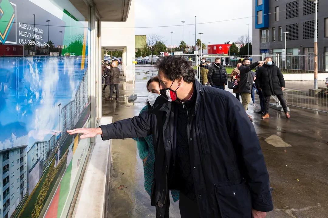 El Consejero De Obras P&uacute;blicas, Ordenaci&oacute;n Del Territorio Y Urbanismo, Jos&eacute; Luis Gochicoa, Asiste Al Inicio De Las Obras De Reconstrucci&oacute;n De Los Garajes De Nueva Monta&ntilde;a
