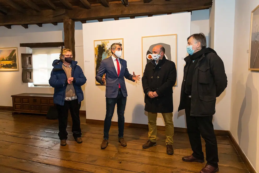 El Vicepresidente Y Consejero De Universidades, Igualdad, Cultura Y Deporte, Pablo Zuloaga, Presenta La Exposici&oacute;n &lsquo;Frontera 40&rsquo;, Dentro Del Proyecto 20/20