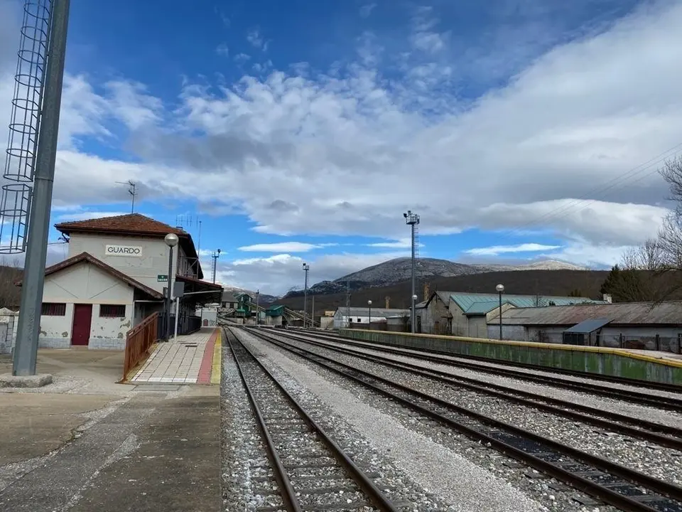 Estaci&oacute;n de Guardo, en la l&iacute;nea de ancho m&eacute;trico Le&oacute;n-Guardo.