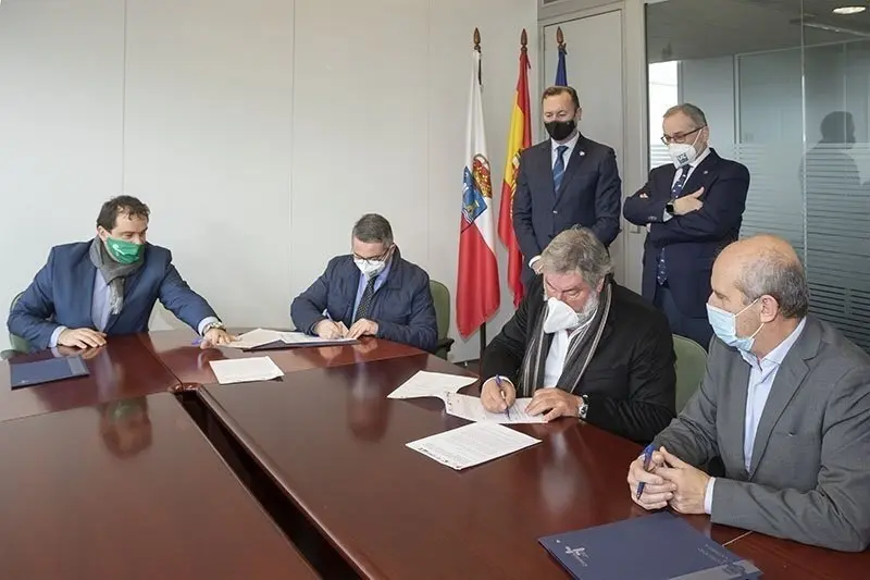 12:00 horas. Sala de reuniones de la Consejer&iacute;a de Desarrollo Rural, Ganader&iacute;a, Pesca, Alimentaci&oacute;n y Medio Ambiente, 3&ordf; planta. 
El consejero de Desarrollo Rural, Ganader&iacute;a, Pesca, Alimentaci&oacute;n y Medio Ambiente, Guillermo Blanco, y el rector de la Universidad de Cantabria (UC), &Aacute;ngel Pazos, presiden la firma de la adenda al convenio de colaboraci&oacute;n entre la instituci&oacute;n universitaria, el Ayuntamiento de Valderredible, el CIMA y MARE para el funcionamiento del Observatorio Astron&oacute;mico de Cantabria. 
