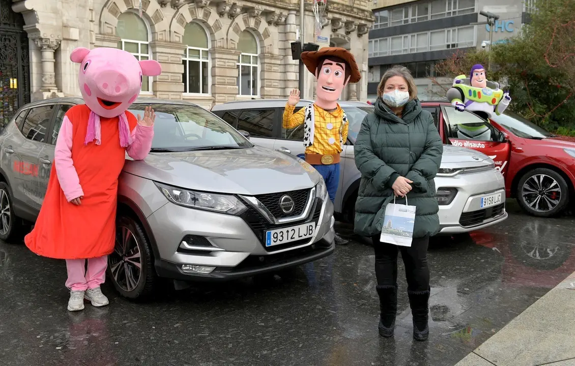 Inicio del reparto de felicitaciones a ni&ntilde;os que cumplieron a&ntilde;os durante el confinamiento
