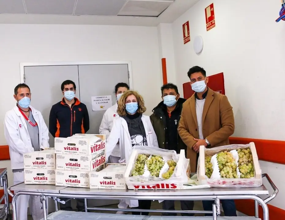 Donaci&oacute;n uvas de Fruter&iacute;as Gama a sanitarios para Nochevieja