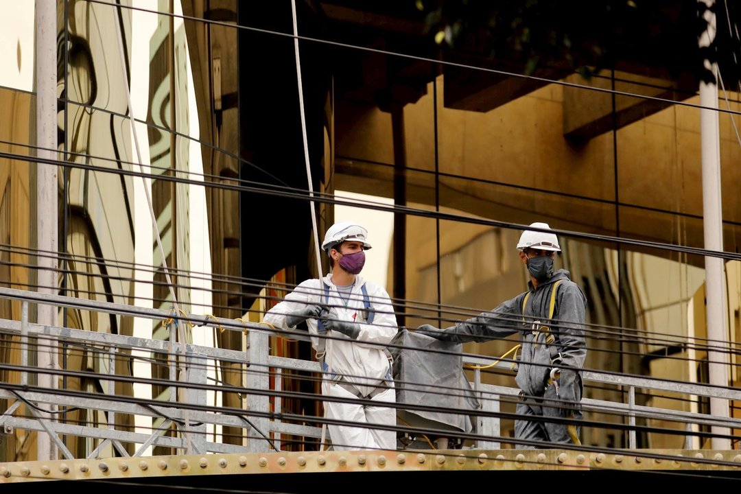 Trabajadores de la construcción en Lima, en plena crisis de la pandemia
