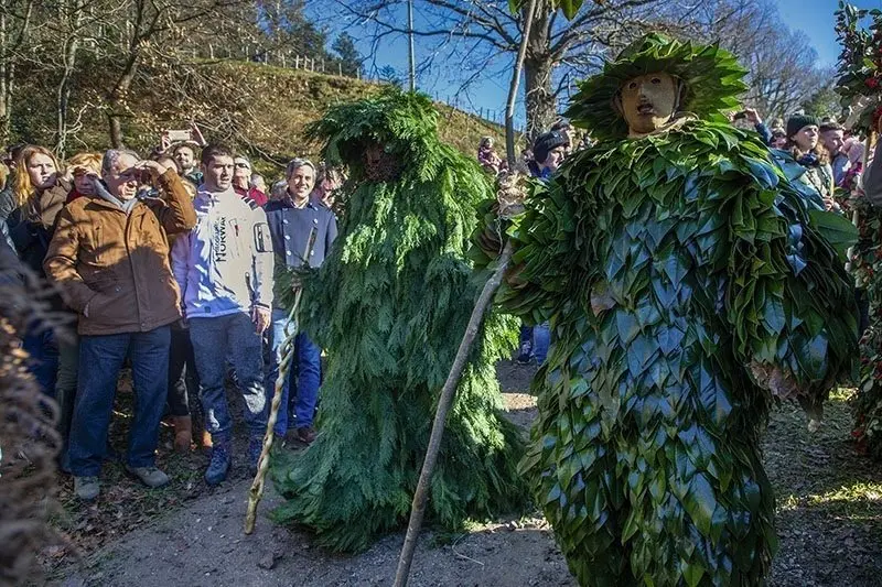 11:00	Sili&oacute;, Molledo	Las consejeras de Presidencia, Interior, Justicia y Acci&oacute;n Exterior, Paula Fern&aacute;ndez, y de Educaci&oacute;n, Formaci&oacute;n Profesional y Turismo, Marina Lomb&oacute;, asisten a La Vijanera.

nr &copy;
5 ene 2020
zuloaga