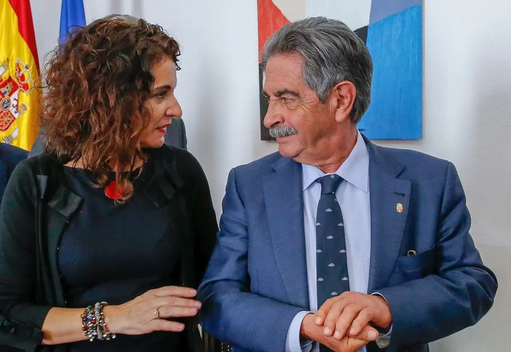 Foto de archivo de Miguel &Aacute;ngel Revilla y Mar&iacute;a Jes&uacute;s Montero