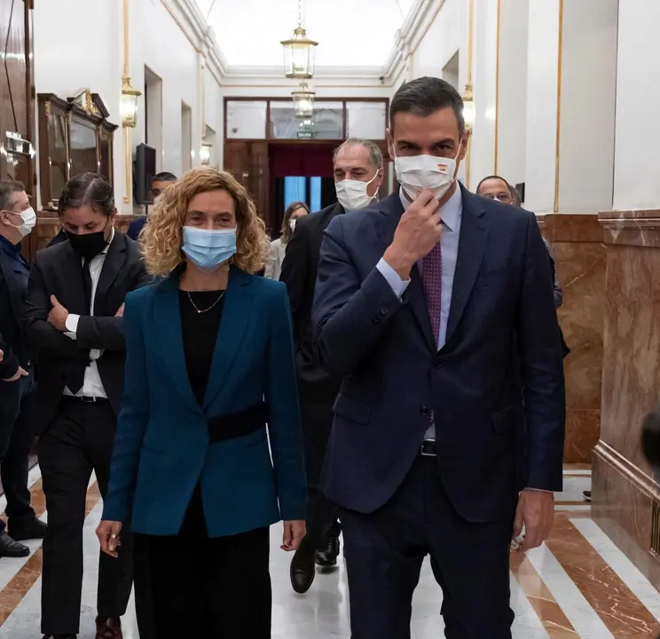 El presidente del Gobierno, Pedro S&aacute;nchez, y la presidenta del Congreso, Meritxell Batet,