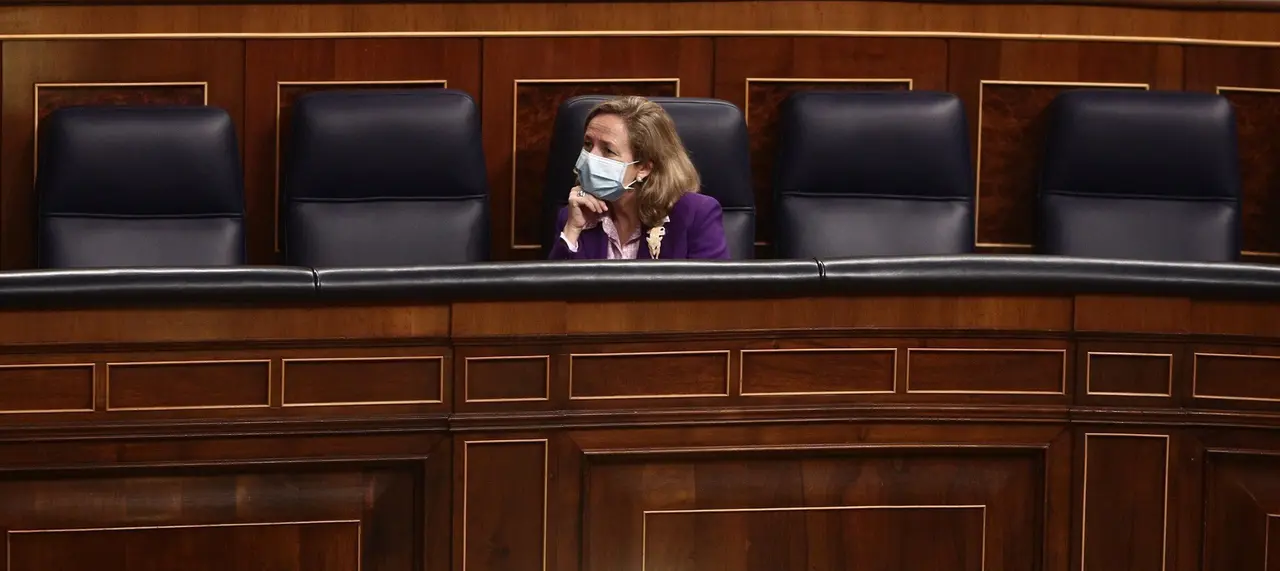 La vicepresidenta Tercera del Gobierno, Nadia Calvi&ntilde;o durante una sesi&oacute;n plenaria en el Congreso de los Diputados, en Madrid (Espa&ntilde;a), a 17 de diciembre de 2020. El Pleno del Congreso aprueba hoy la proposici&oacute;n de ley del PSOE que despenaliza la eutanasia