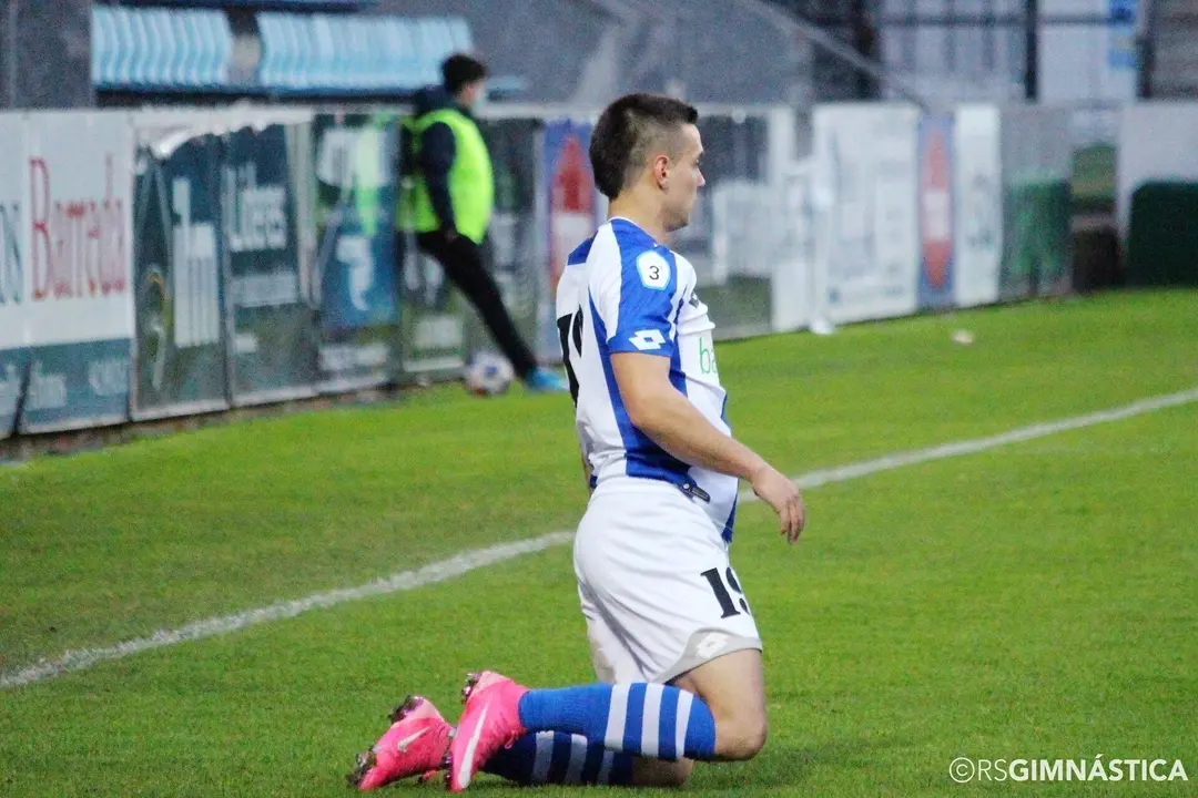 El delantero Carlos Gallo durante un partido con la Gimn&aacute;stica
