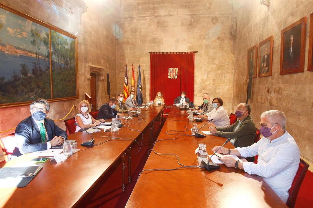 Celebración de la Mesa de diálogo social en la sede de la Presidencia del Govern balear, en Palma de Mallorca, Islas Baleares  (España), a 4 de septiembre de 2020. En la reunión se tratará la prórroga de los expedientes de regulación temporal de empleo (E